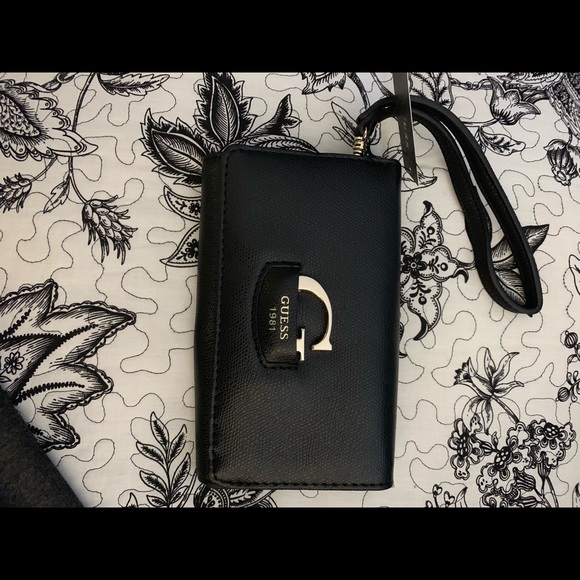 Guess Handbags - Guess Wristlet/Smartphone Wallet (NWT) - Black